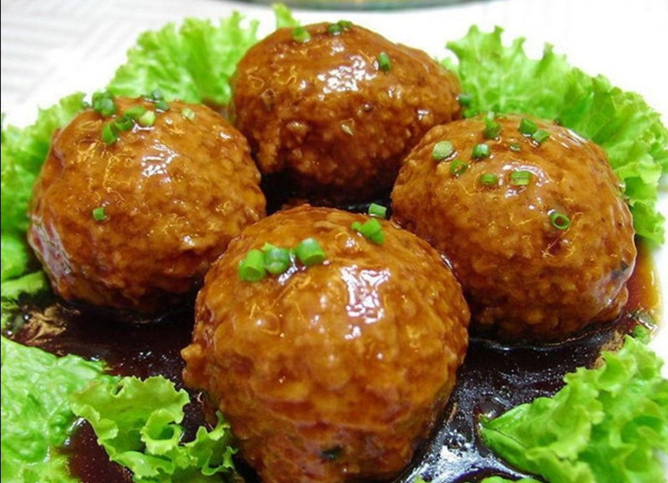 红烧狮子头图片