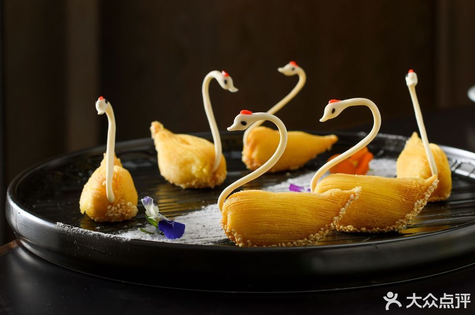 天鹅酥图片