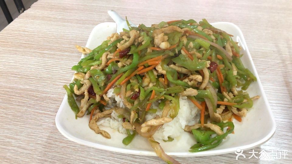 红烧牛肉面雪菜肉丝面推荐菜:介绍:地址(在哪里):沙县小吃(双沟店)